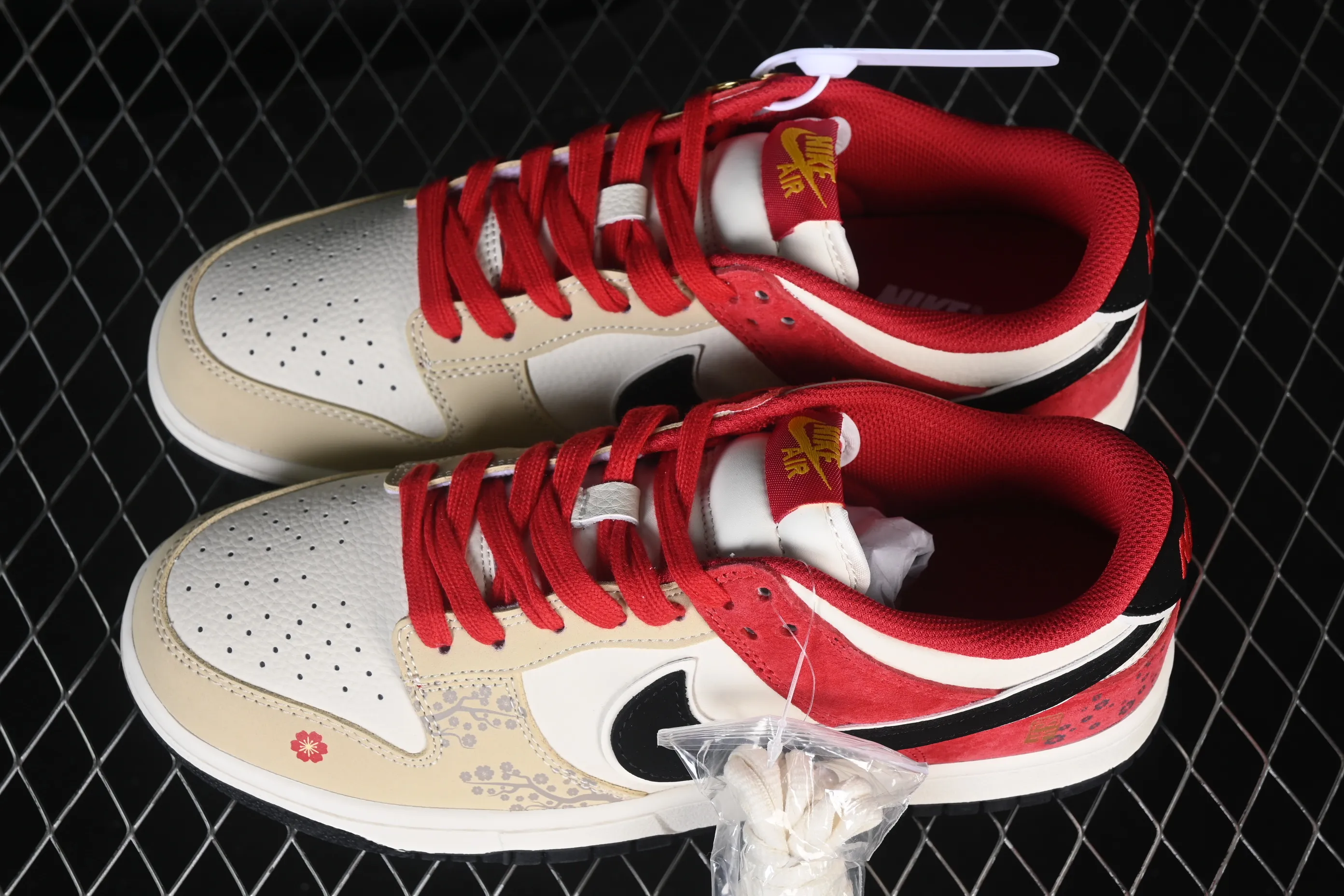 All categories Nk SB Dunk Series Nk SB Dunk Low High-end customized low-top sneakers Nike SB Dunk Low Red and black rice contrast high-end customized low-top casual skate shoes DN3168-027